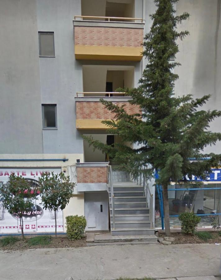 Cheap , 10 Meters From Apartment